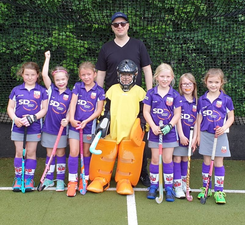 WU8 starten mit toller Mannschaftsleistung in die 6:6 Turniersaison